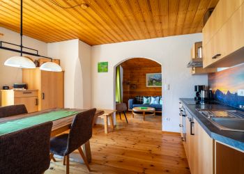 Gästehaus Funk Wallgau - Ferienwohnung Zirbennest Wohnenküche