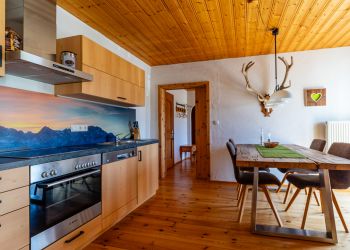 Gästehaus Funk Wallgau - Ferienwohnung Zirbennest Wohnenküche